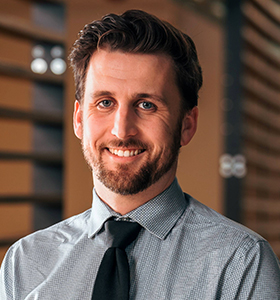 Dr. Daniel Dilliott